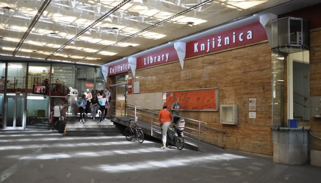 Preselitev Mestne knjižnice Ljubljana v Emoniko: Bi nova lokacija privabila več bralcev?