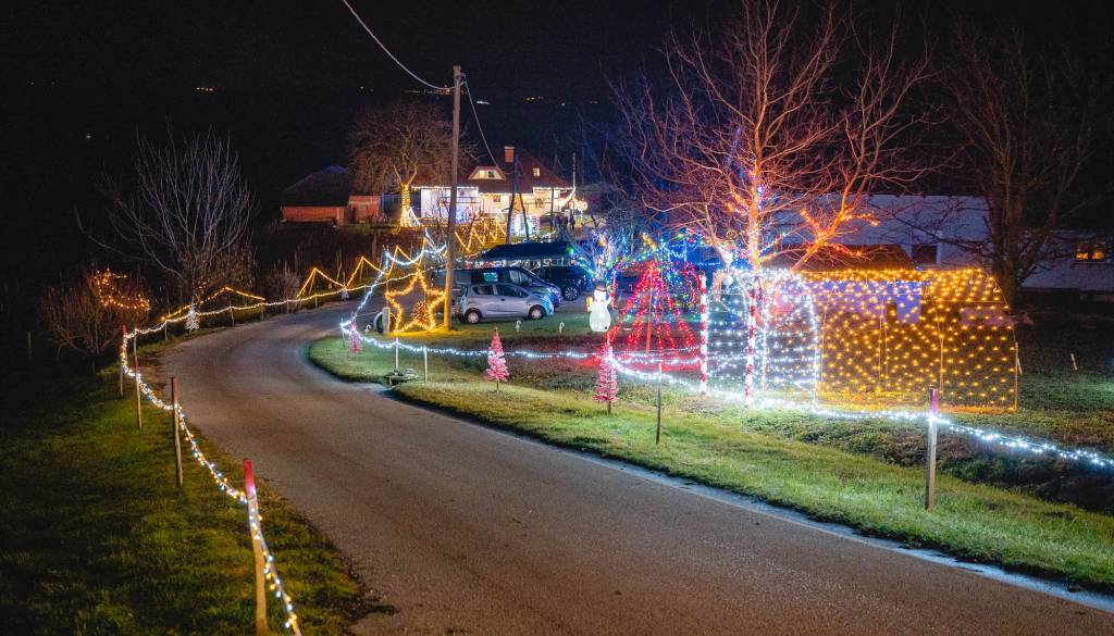 FOTO: Lahonce letos osvetljuje skoraj 100.000 lučk