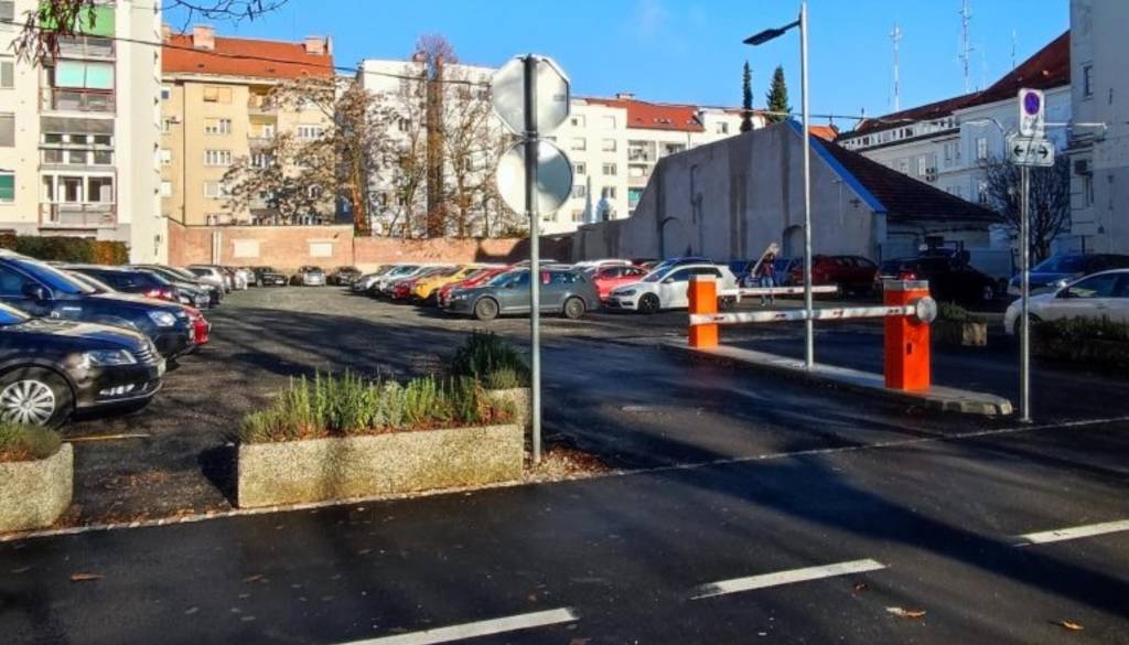 Na tem parkirišču do januarja brezplačno parkiranje za obisk Čarobnega Maribora