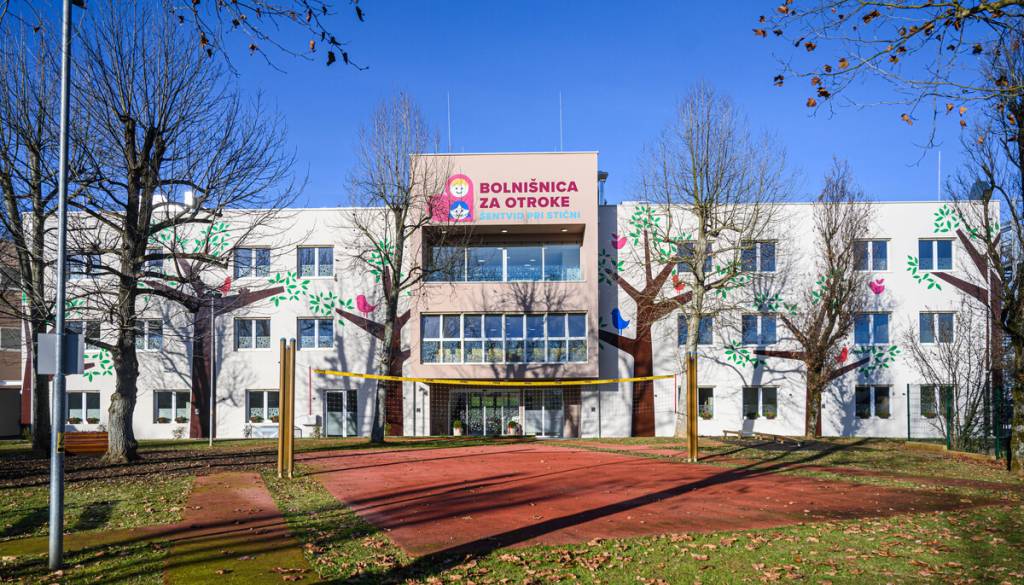 Bolnišnica za otroke v Šentvidu dobila 36 novih sob in razširjene kapacitete