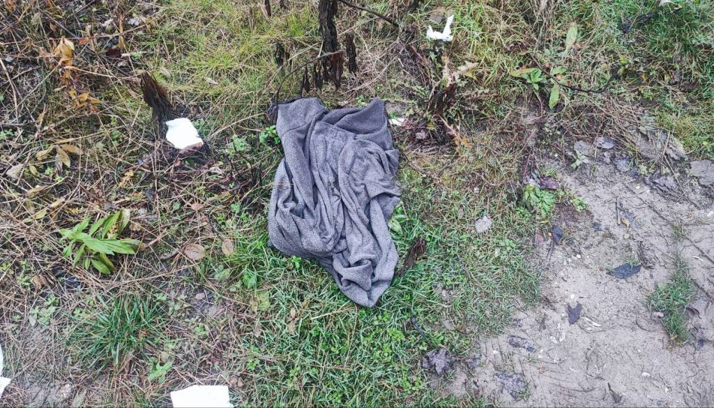 FOTO in VIDEO: Ljubljanska plaža šokirala: Kondomi in skrivnostna oblačila tik ob vodi