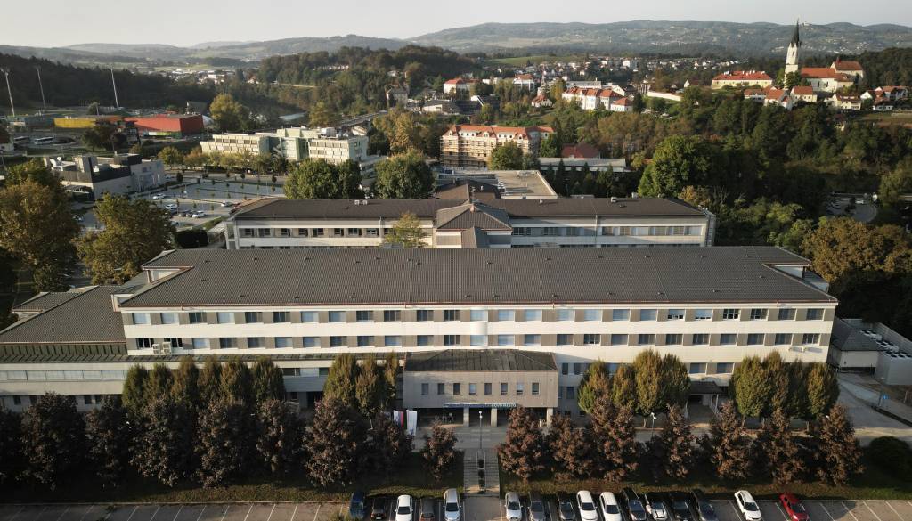 Novomeška bolnišnica z novimi smernicami za obiskovalce: To morate vedeti pred obiskom