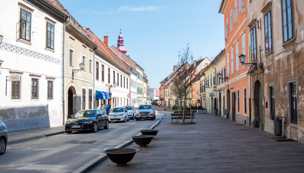 Milijarda za javna najemna stanovanja, nič pa za obnovo stanovanj v starem mestnem jedru Ptuja