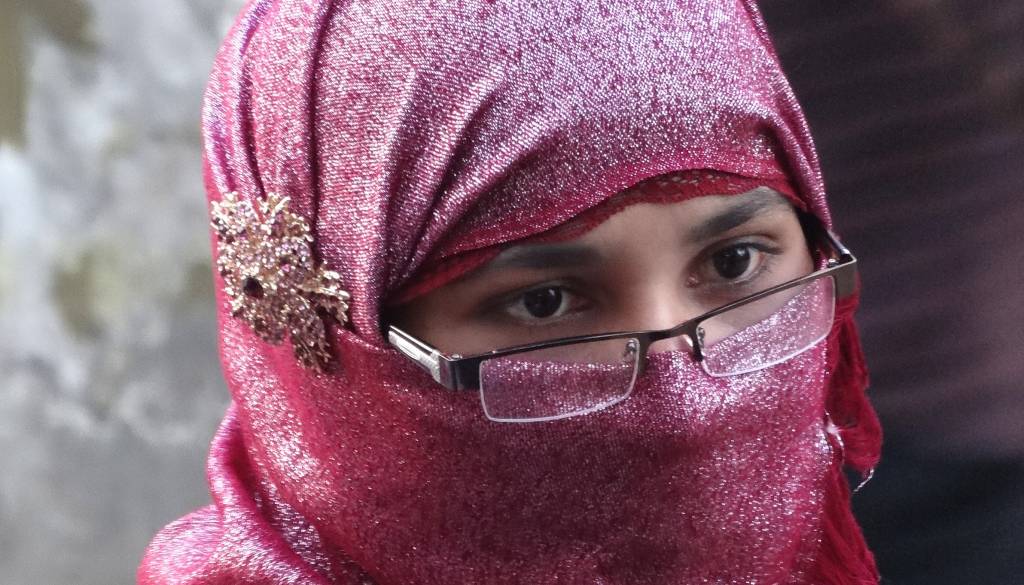 Prepoved naglavnih rut v šolah za dekleta do 14 let zdaj tudi v Avstriji