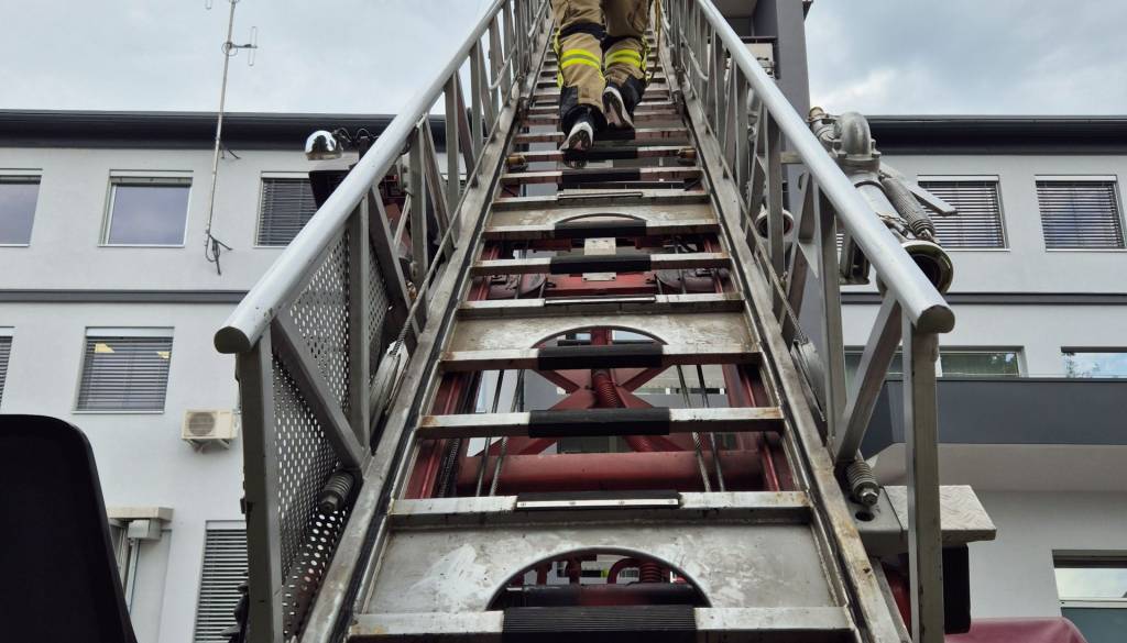 Kako pripravljeni smo na požare v visokih stavbah? Ljubljanski gasilci pojasnjujejo