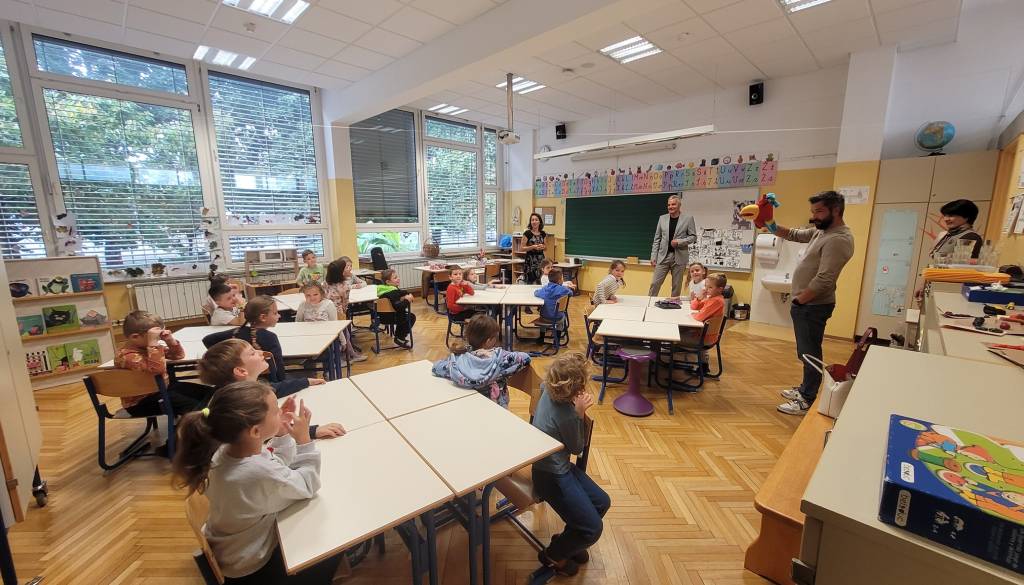 Pomembna naložba v šolstvo: Mariborska osnovna šola prejela sredstva ministrstva za  prizidavo in rekonstrukcijo