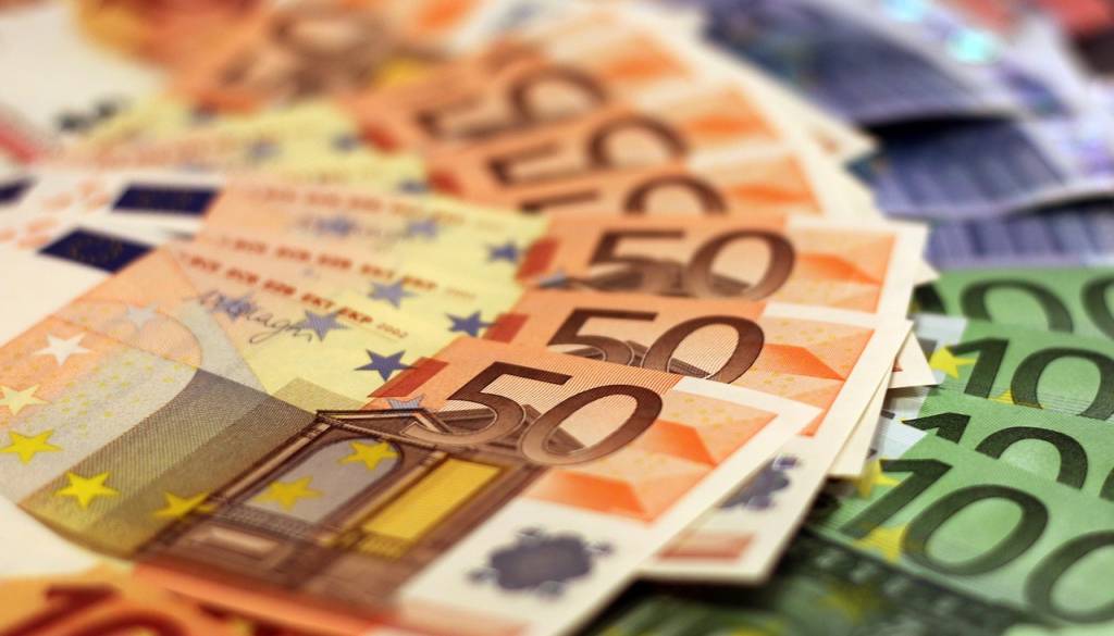 Kdo dobi največ, kdo najmanj? Pregled božičnic po panogah