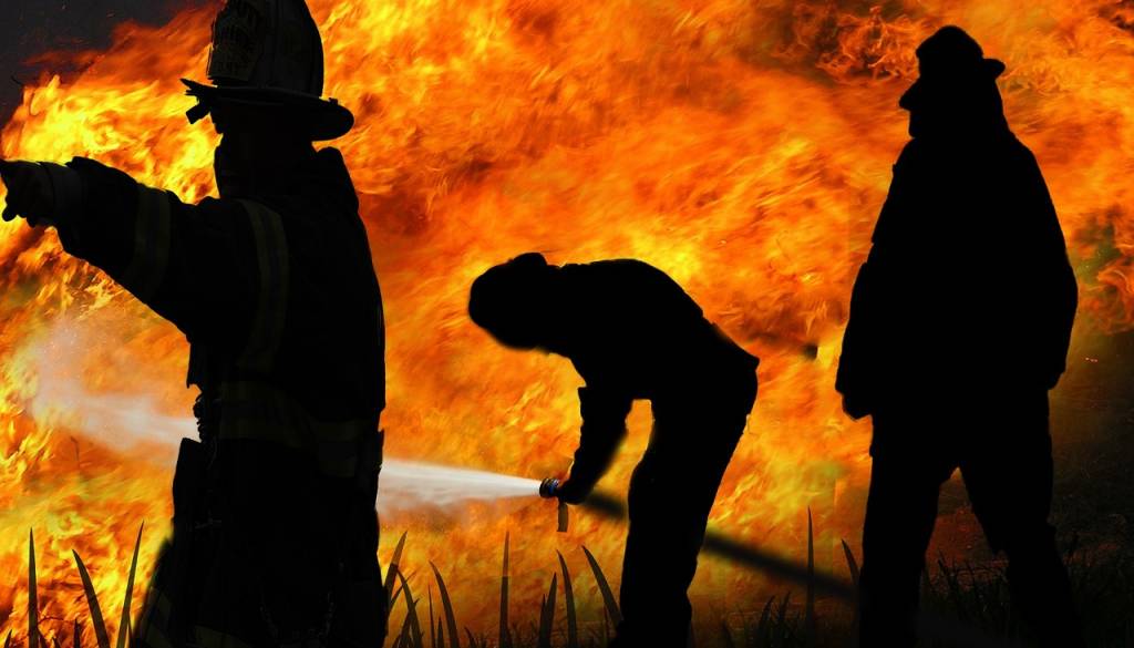 Ostrešje stanovanjske hiše zajel požar