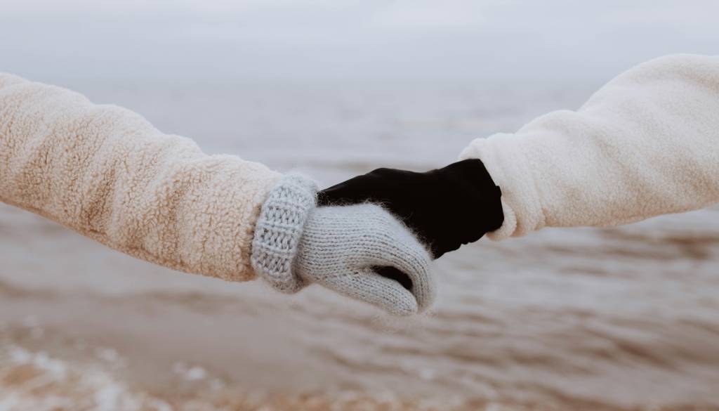 Dvojčki se soočajo s preteklostjo, raki pa stopajo v napeto partnerstvo