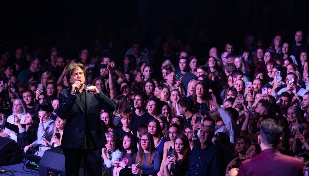 FOTO in VIDEO: Maribor pel z Zdravkom Čolićem: V Dvorani Tabor odmevale brezčasne uspešnice glasbene legende 