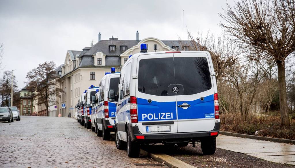 Alarm v Nemčiji: Aretirali pet moških, ki so načrtovali napad na božični sejem