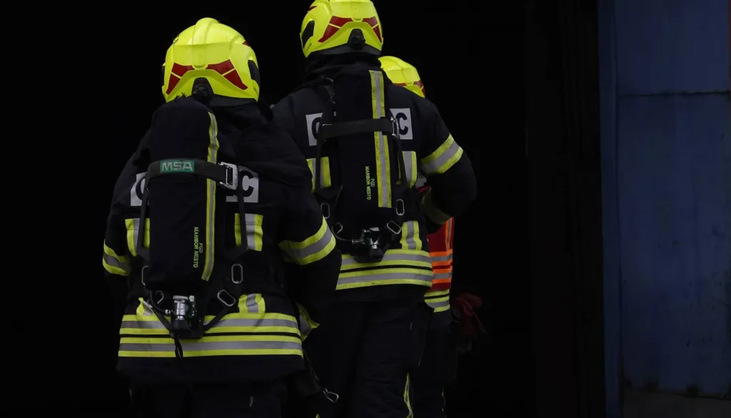 Grelna blazina za noge se je vžgala in zanetila požar, 93-letnica pristala v bolnišnici
