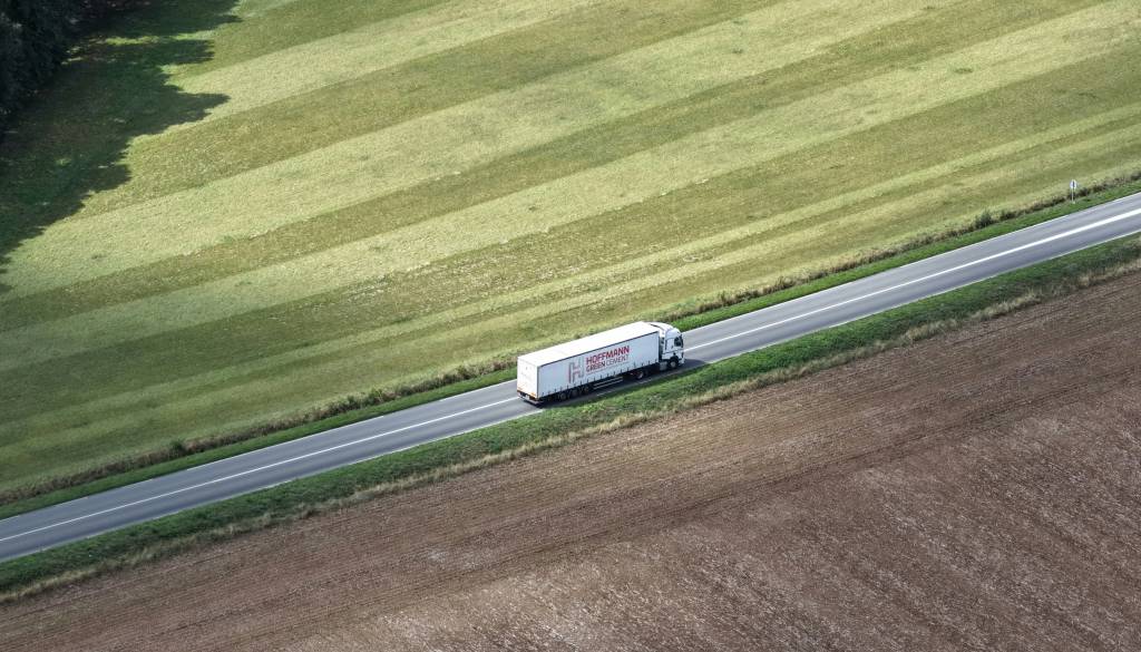 Pijana voznika tovornjakov vijugala po avtocesti pri Krškem in Novem mestu