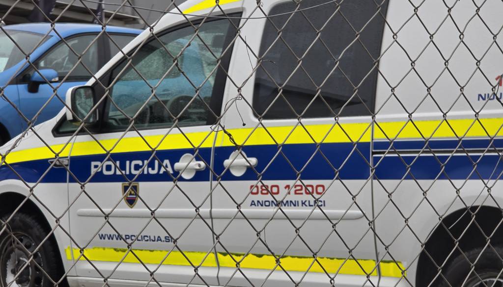 Pomurski policisti zasegli moped, obravnavali goljufijo in grožnjo