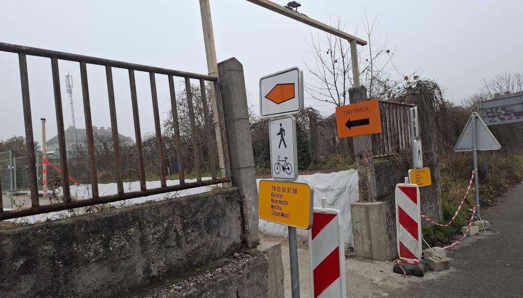 Zmeda na ljubljanski železniški postaji: Do vlaka po rumenih, zelenih in modrih pikah