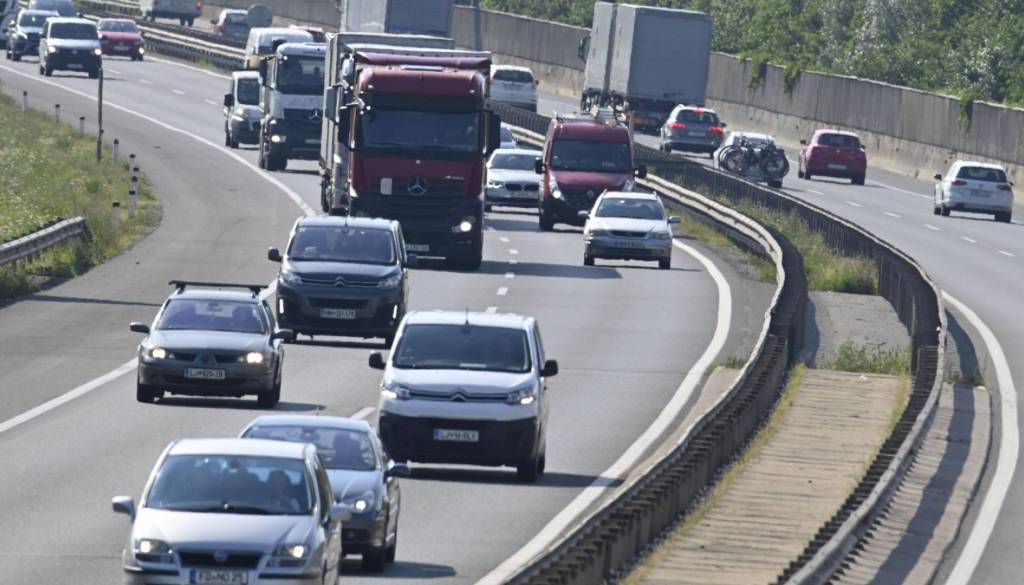 Bruselj obrača ploščo: Bodo bencinarji in dizli živeli tudi po letu 2035?