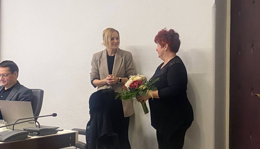 Županja s šopkom presenetila nekdanjo direktorico 