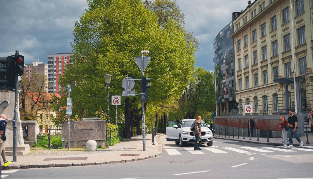 Varnost pešcev ali pretočnost vozil v centru Ljubljane