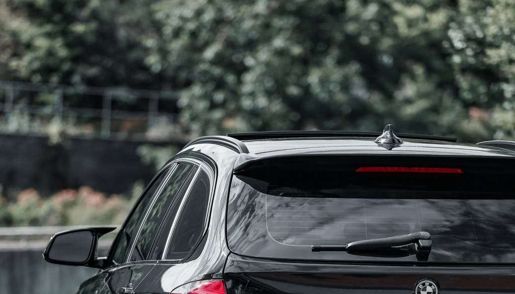 19-letnik klical policijo: »Zaklenjen sem v prtljažniku«