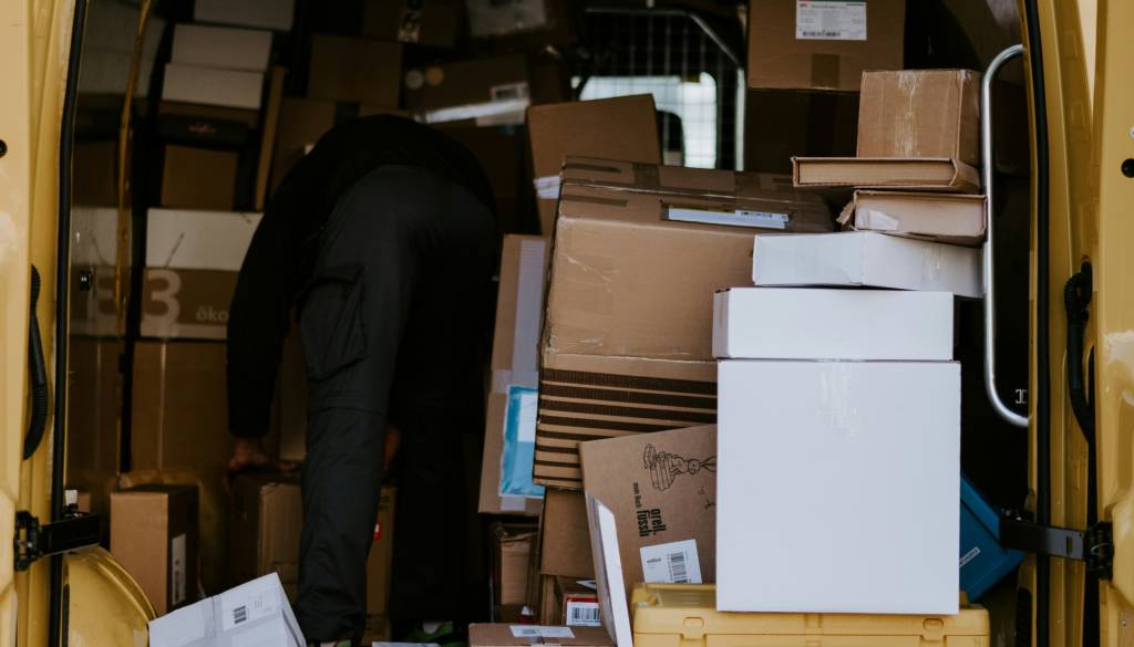 Pričakujete paket? Ena napačna poteza vas lahko drago stane