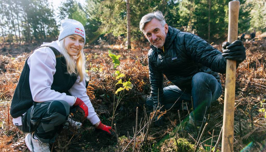 Janja Garnbret in Lumar ponovno skupaj: V okolici Ljubljane posadili tisoč novih dreves