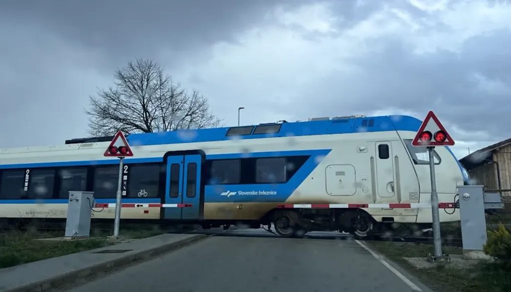 Med Mariborom in Gradcem odslej vsakodnevni enourni taktni vlak