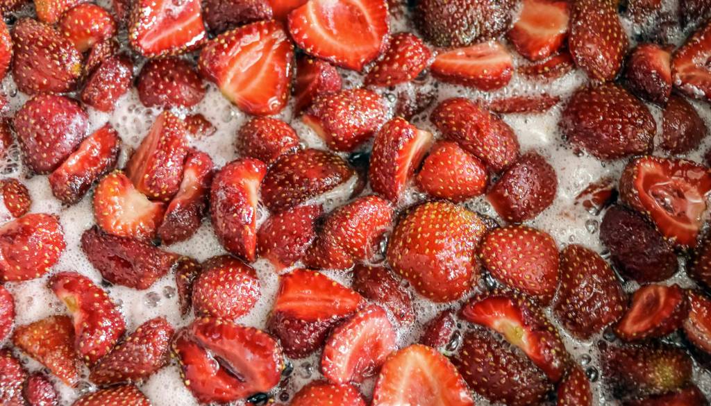 Pozor! V teh jagodah odkrili prepovedane pesticide