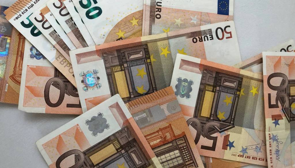 Furs razkriva: To so največje izvršbe v letu 2025, zarubili milijone