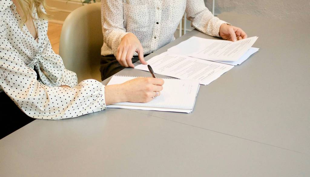 Potrebujete notarsko pomoč? Odvetniki danes nudijo brezplačno pravno svetovanje