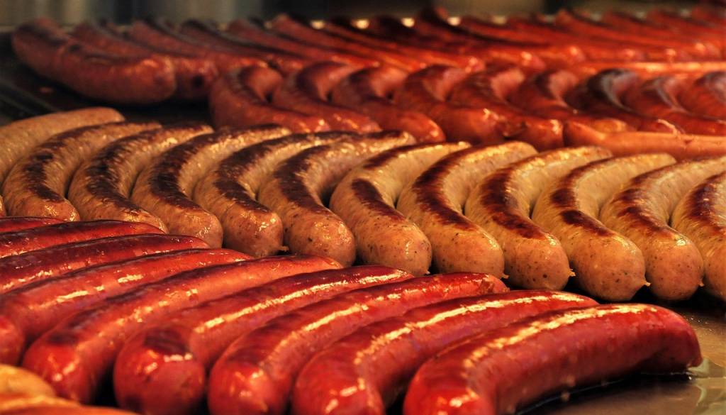 Pozor: Odpoklicali pečenice, v njih so odkrili nedovoljen aditiv