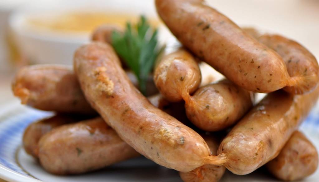 Previdno, v teh pečenicah odkrili prepovedan žveplov dioksid
