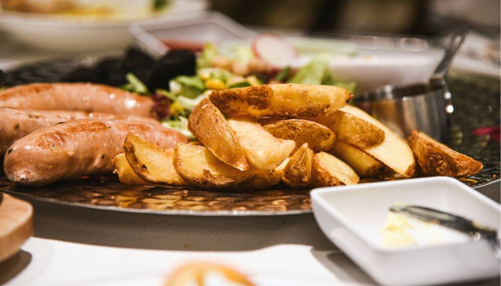 V pečenicah odkrili nedovoljen aditiv, izdelek je odpoklican