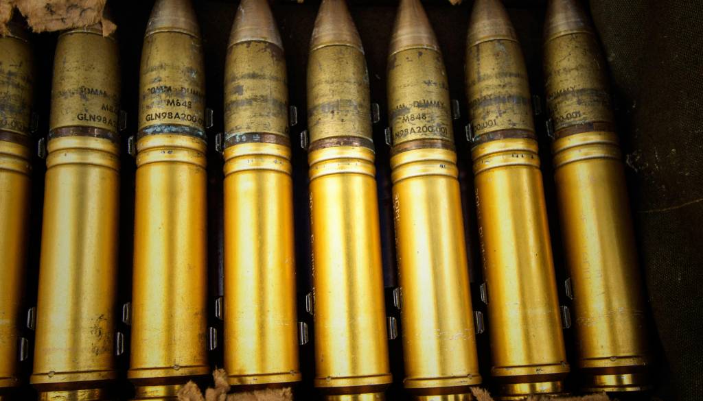 Predrzna kraja: Iz tovornjaka izginilo 20.000 kosov vojaške opreme