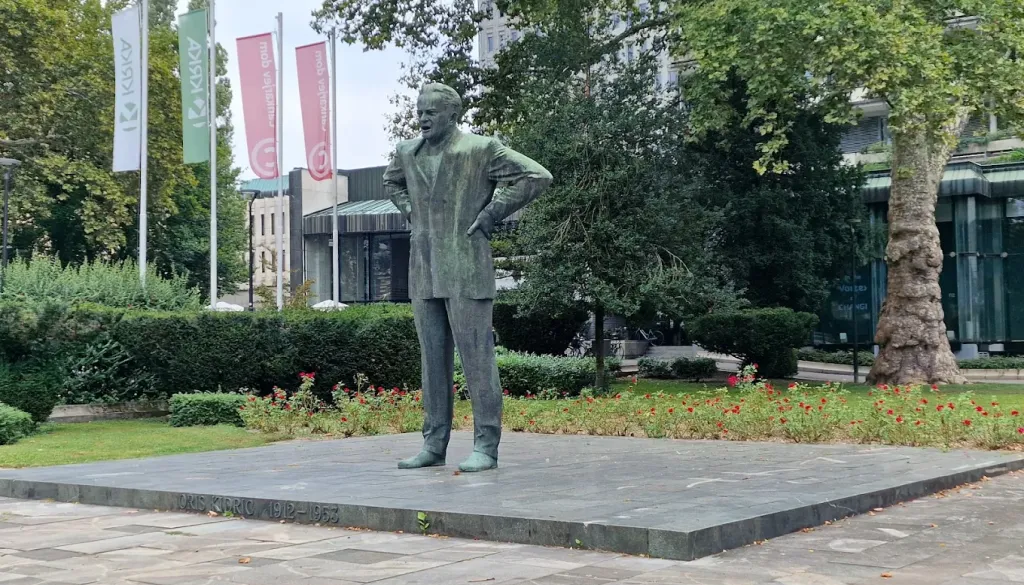 Spet pobuda za odstranitev kipa Borisa Kidriča v Ljubljani: Kaj pravijo občina in zakoni?