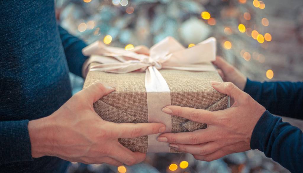 ANKETA: Koliko boste letos odšteli za božična darila?
