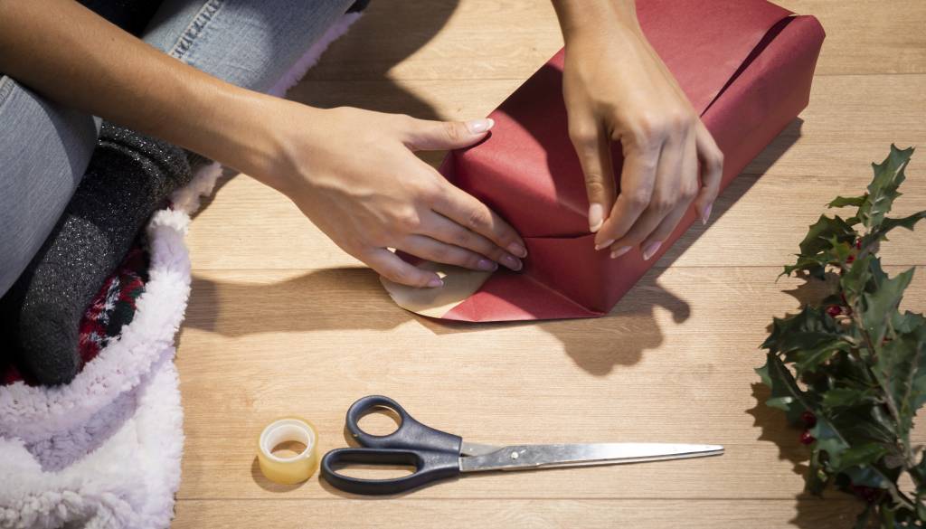 Še niste kupili vseh božičnih daril? Snaga deli ideje, kako letos praznovati bolj trajnostno 