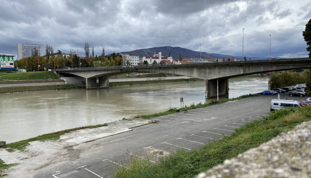 Policija razkrila podrobnosti napada s solzivcem na temnopoltega otroka: podoben primer v Mariboru že novembra, storilca še niso našli