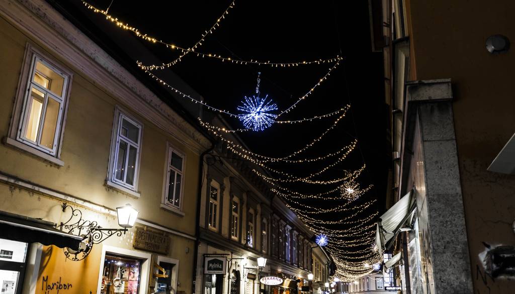 GLASUJTE: Kje v Mariboru ali okolici je naj okrašena izložba?