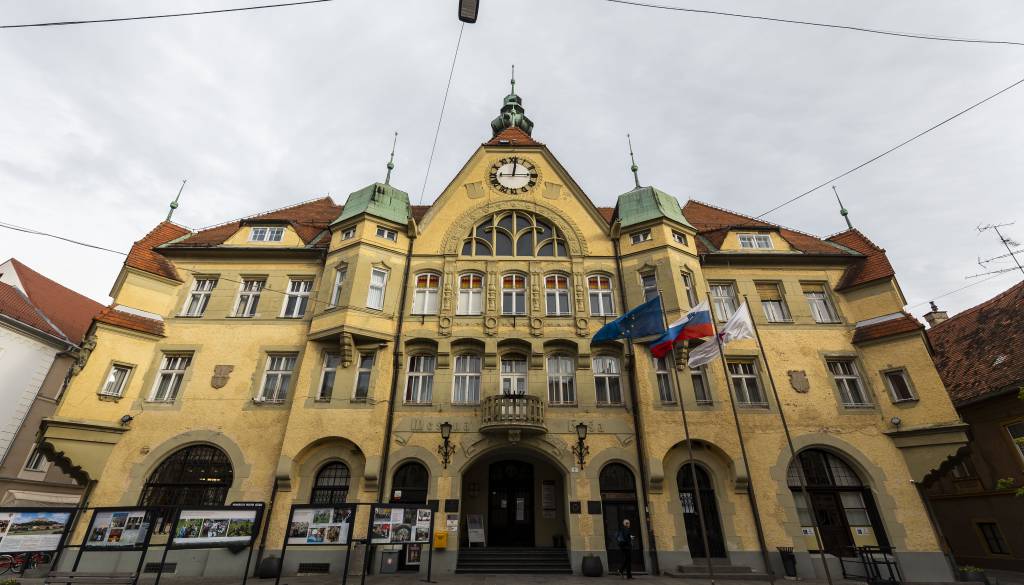 Mestna uprava Ptuj med prazniki zaprta, vloge možno oddati elektronsko