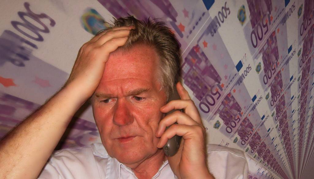 V obtoku je več ponarejenega denarja, kot si mislimo. Kako ga prepoznati?