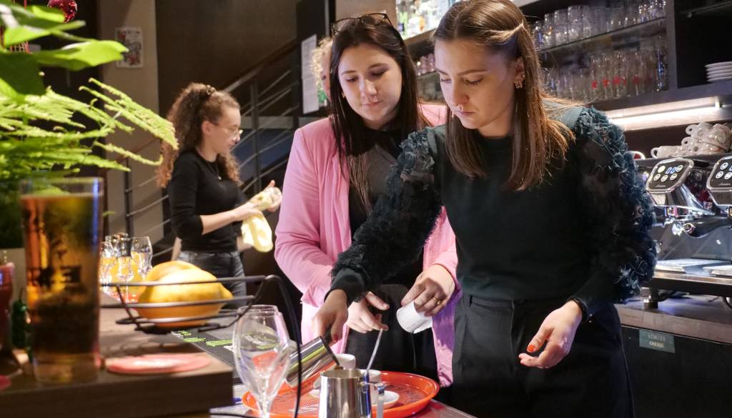 FOTO in VIDEO: Tako pestro je v Murski Soboti ob odprtju novega lokala