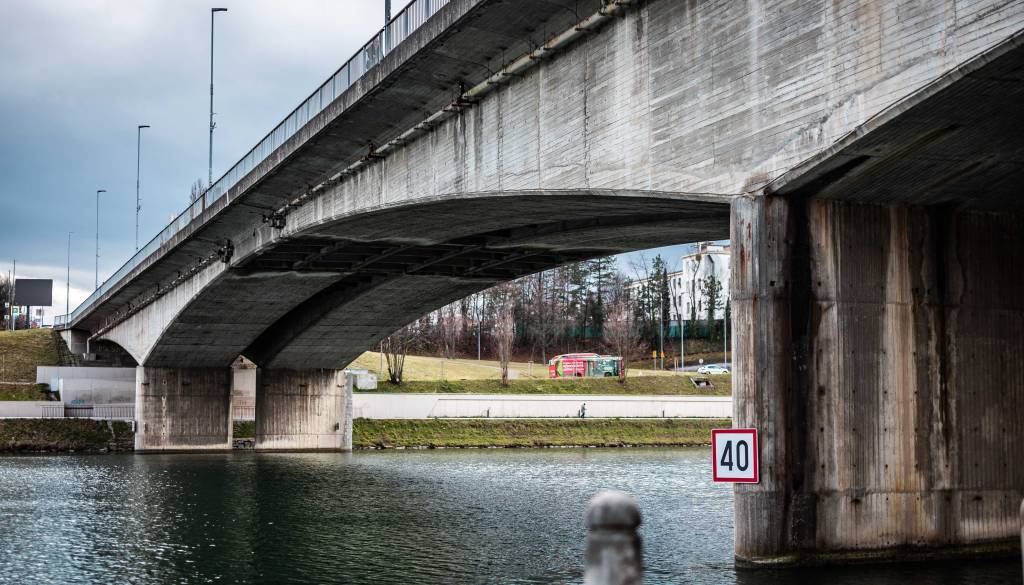 Varuh človekovih pravic najostreje obsoja napad na temnopoltega otroka v Mariboru