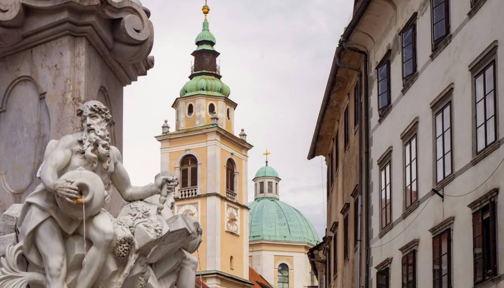 Ljubljanska nadškofija ukinja 12 manjših župnij, pomeni to tudi ukinitev bogoslužij?