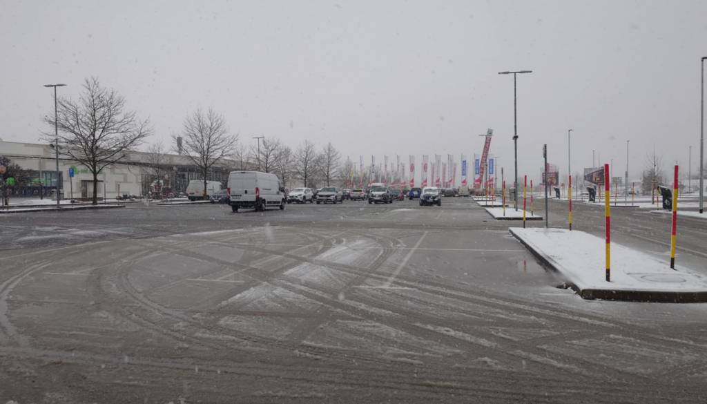 FOTO: Največji šoping center na Dolenjskem »prazen«, je kriv sneg?