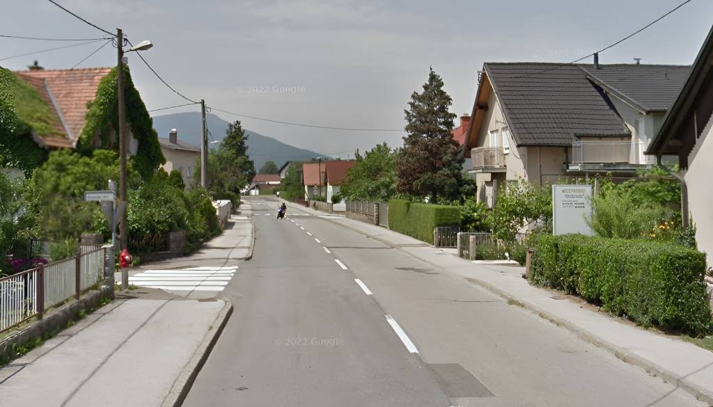 Zaskrbljujoče razmere na prometno obremenjeni mariborski cesti: Se obeta dvignjen prehod za pešce?