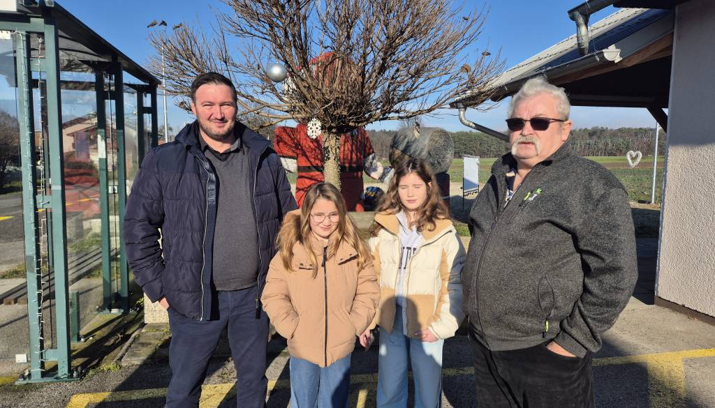 FOTO in VIDEO: Vas, kjer se čas vrti počasneje in ljudje držijo skupaj