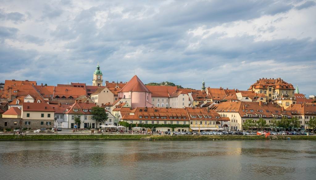 Turisti prihajajo v vse večjem številu, kdo so in kam gredo?