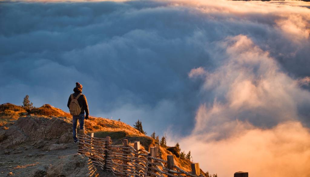 V gorah sonce in 10 stopinj, v dolinah megla 