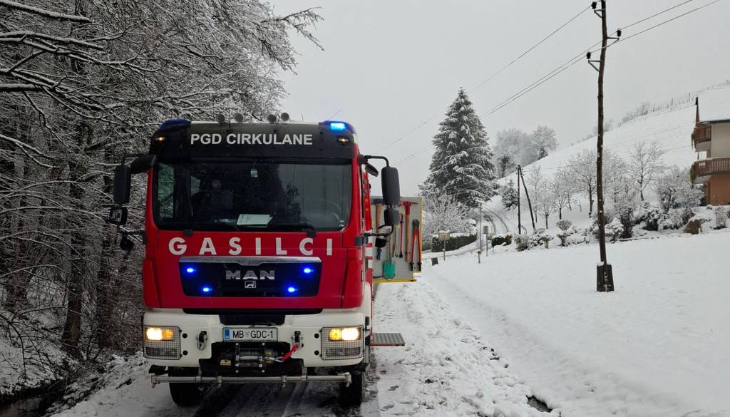 Prazniki v temi in mrazu: »Ko si štiri dni brez elektrike, upanje ni ukrep«