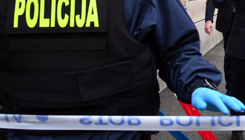 Rop v obmejni trgovini v Kuzmi, policija išče oboroženega storilca